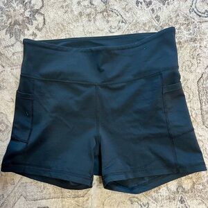 🚨Zyia Black Light n Tight Shorts